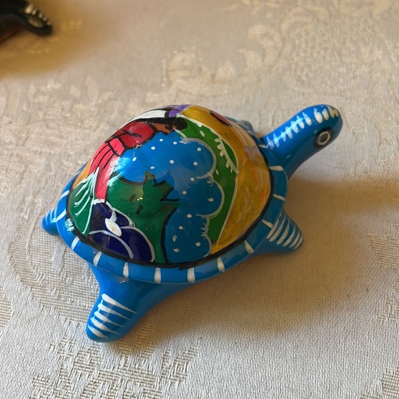 Hand-painted , signed, Mexican folk art terra cotta turtle tortoise trinket box - Picture 10 of 16